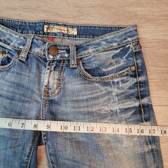 BKE Jeans Size 25 Low Rise Sarah Cropped Medium Light Wash Ripped Stretch - Picture 8 of 12